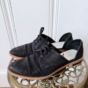 Frēda Salvador Wit d'Orsay Derby Black Suede Shoes